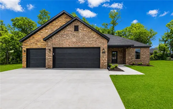 2101 N Dagan Street, Siloam Springs, AR 72761
