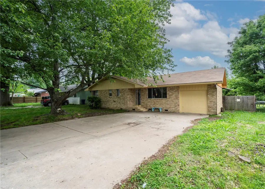 215 W Highland Street, Siloam Springs, AR 72761 - #2
