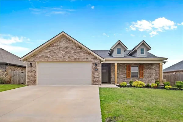 726 Hickory Meadows Avenue, Tontitown, AR 72762