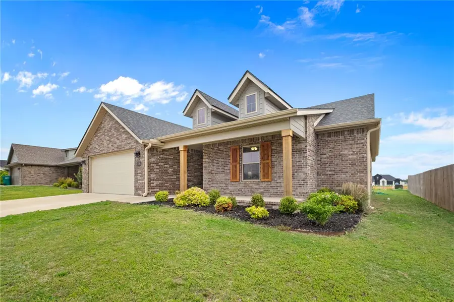 726 Hickory Meadows Avenue, Tontitown, AR 72762 - #2