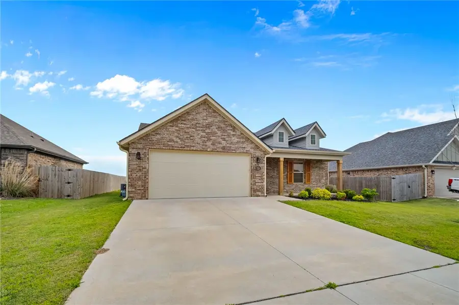 726 Hickory Meadows Avenue, Tontitown, AR 72762 - #3