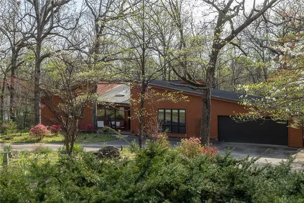2700 Rosewood Drive, Fayetteville, AR 72703