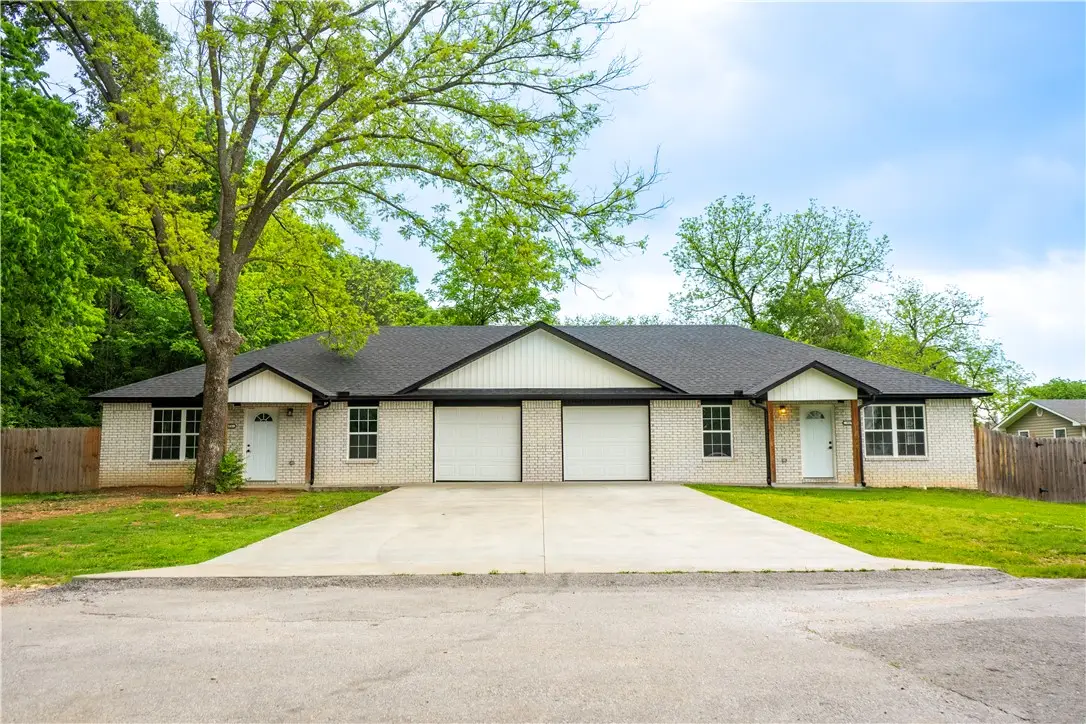 517 N Oak Hill Street, Siloam Springs, AR 72761 - #1