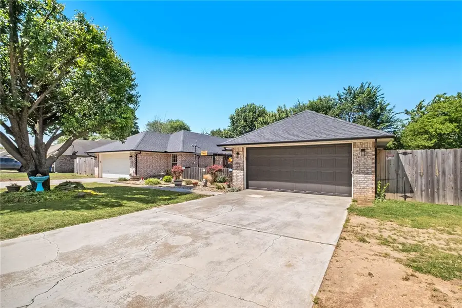118 Fox Run Place #A&B, Lowell, AR 72745 - #2