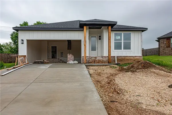 821 Pinnacle Street, Prairie Grove, AR 72753
