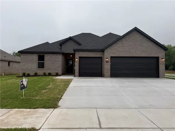 2106 N Dagan Street, Siloam Springs, AR 72761
