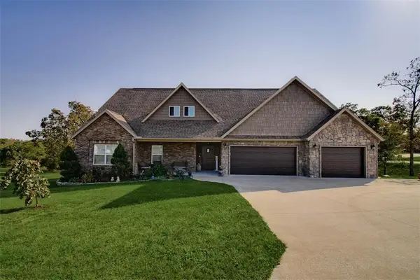10125 Raindrop Lane, Gravette, AR 72736