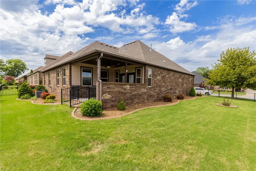 5669 Schio Avenue, Springdale, AR 72762 - #2