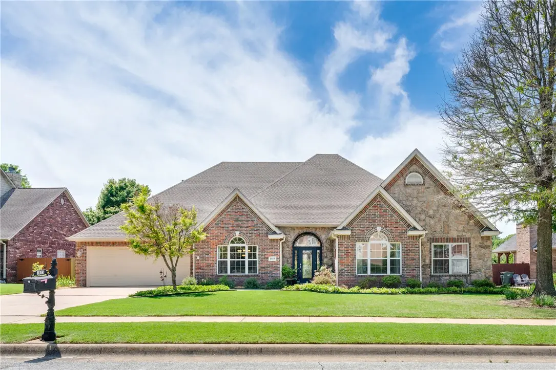 1619 E Winfield Drive, Fayetteville, AR 72703 - #1