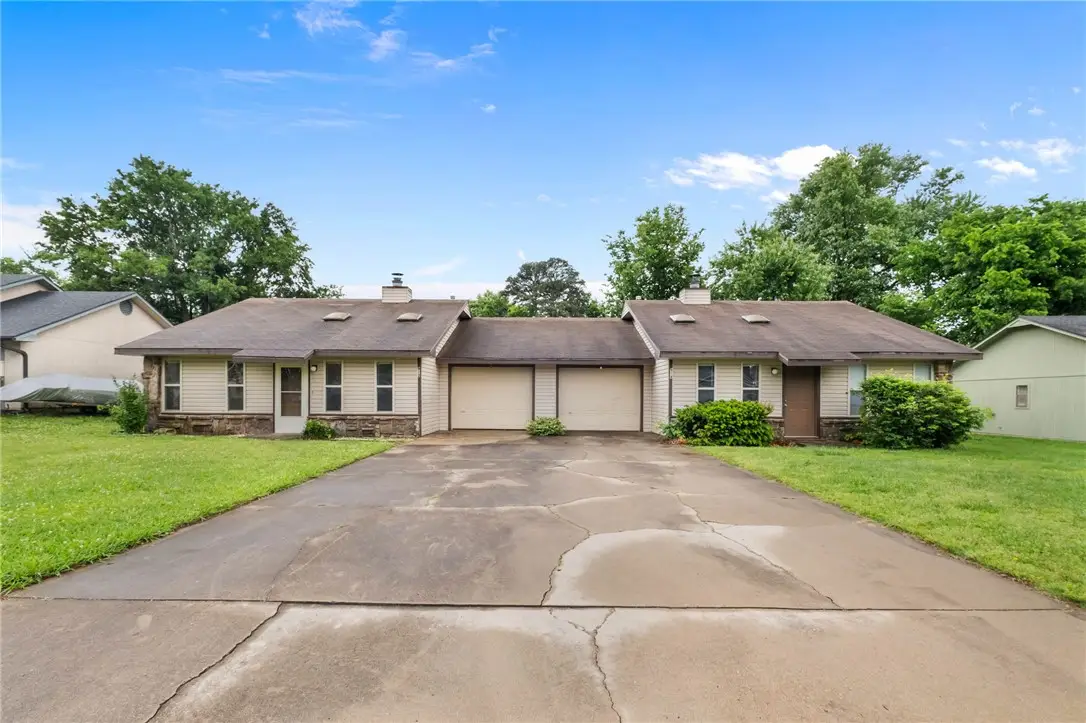 912 / 914 N Century Drive, Rogers, AR 72756 - #1