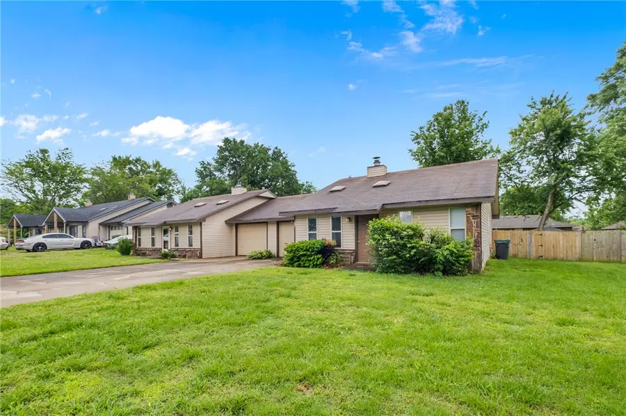 912 / 914 N Century Drive, Rogers, AR 72756 - #2