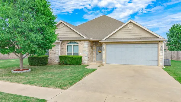 382 N Drewrys Bluff Drive, Fayetteville, AR 72704