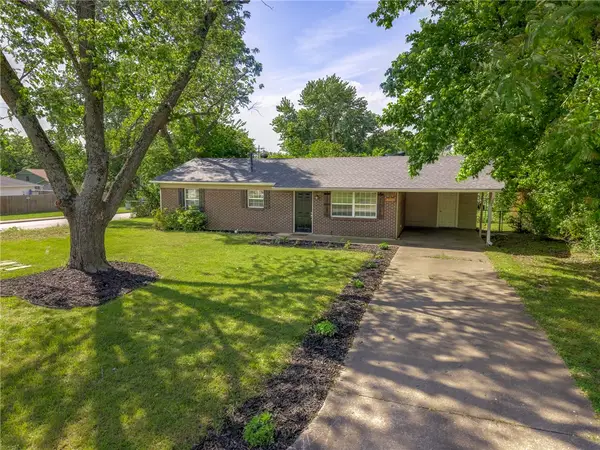 2101 Sycamore Place, Springdale, AR 72762