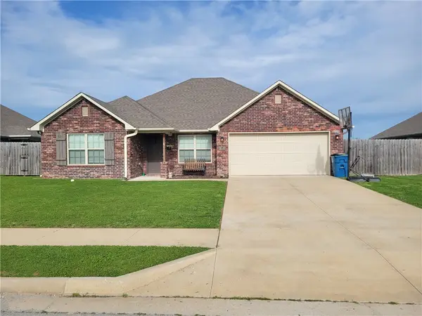 828 Brook Street, Gentry, AR 72734