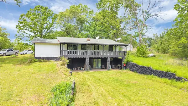 832 Madison 8965 Street, Huntsville, AR 72740