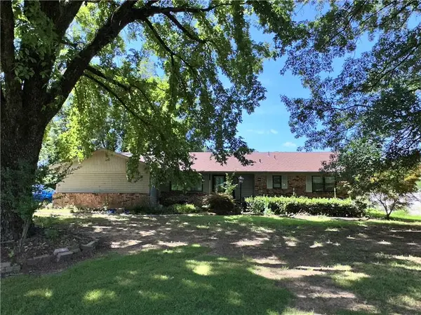 2605 W Commercial Street, Ozark, AR 72949
