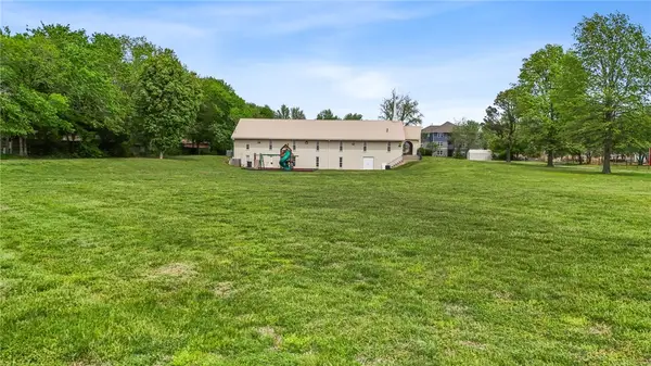 928 E Don Tyson Parkway, Springdale, AR 72764