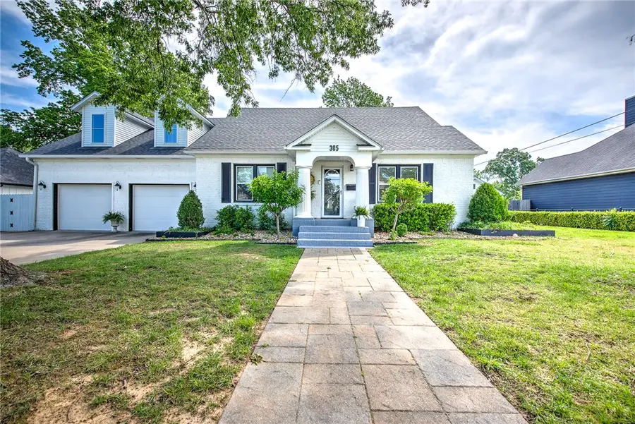 305 SW E Street, Bentonville, AR 72712 - #2