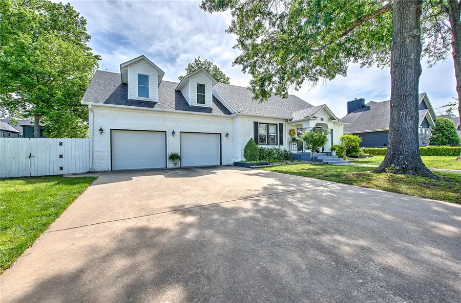 305 SW E Street, Bentonville, AR 72712 - #3
