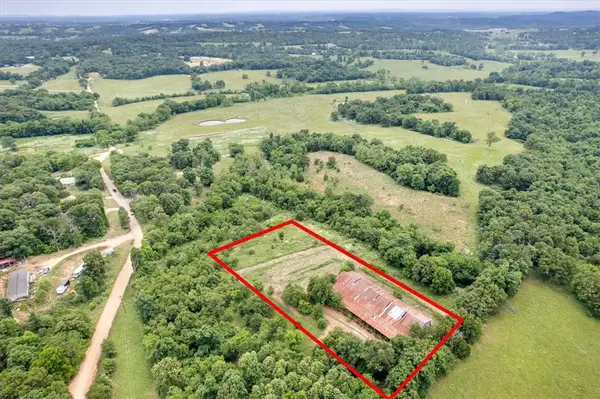 S Pleasant Valley Road, Gentry, AR 72734