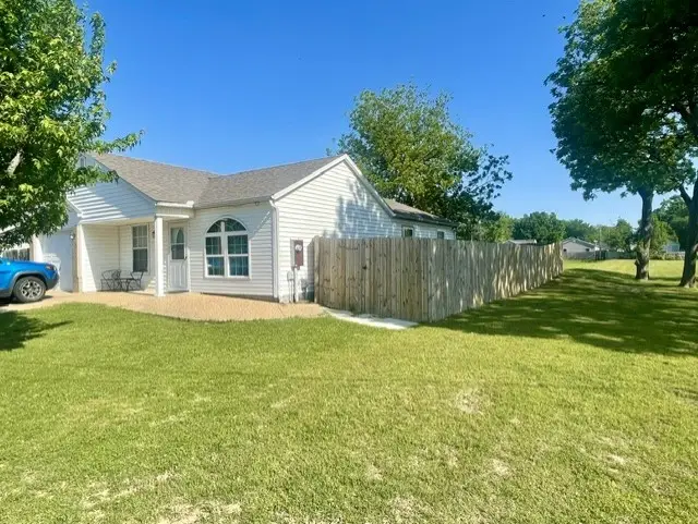 121 E Veterans Parkway, Rogers, AR 72756 - #1