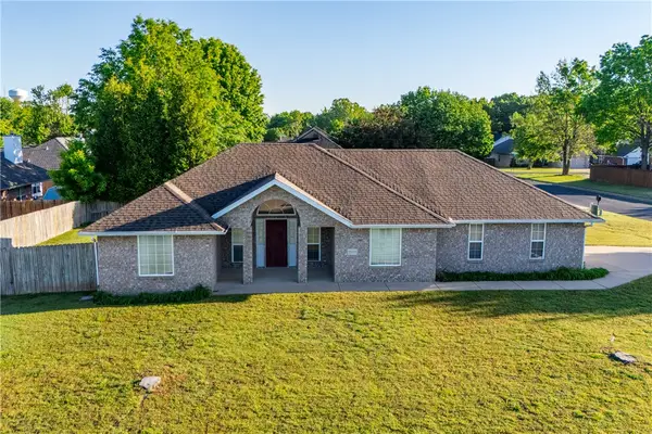 1500 Sanford Drive, Bentonville, AR 72712