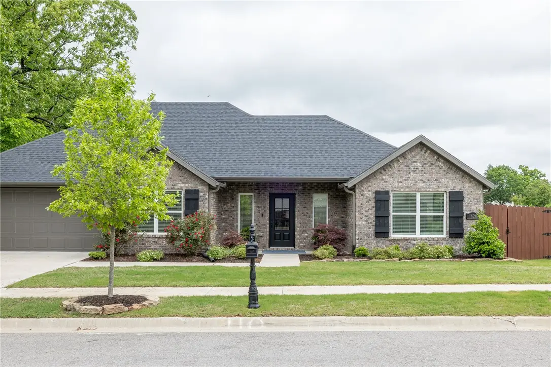 1620 N Dawes Street, Fayetteville, AR 72704 - #1