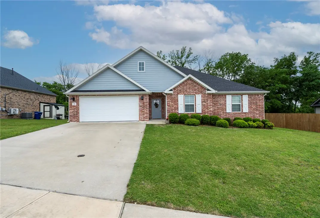 906 E Fallon Street, Siloam Springs, AR 72761 - #1