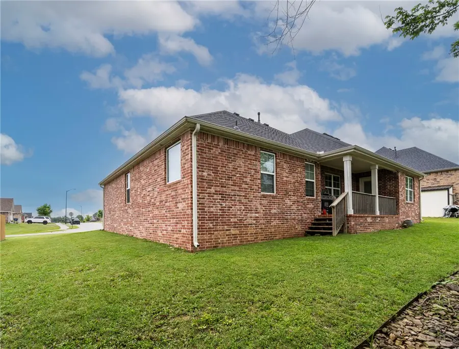906 E Fallon Street, Siloam Springs, AR 72761 - #2