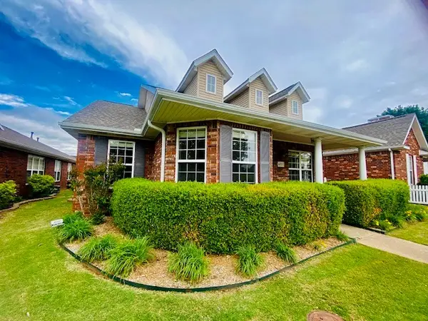 6872 Young Farm Avenue, Springdale, AR 72762