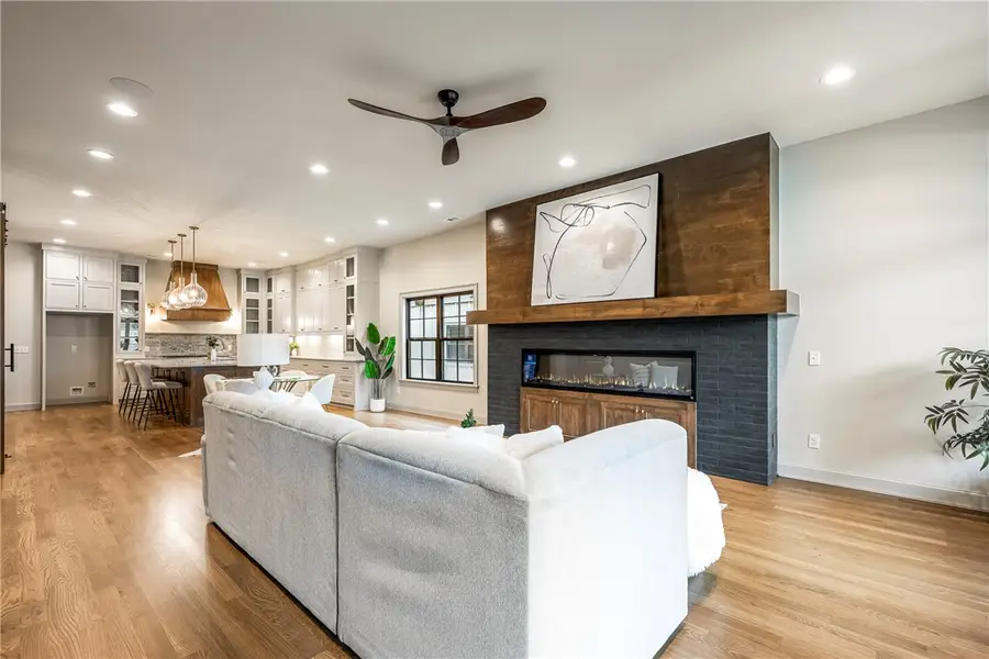 1033 NW A Street, Bentonville, AR 72712 - #2