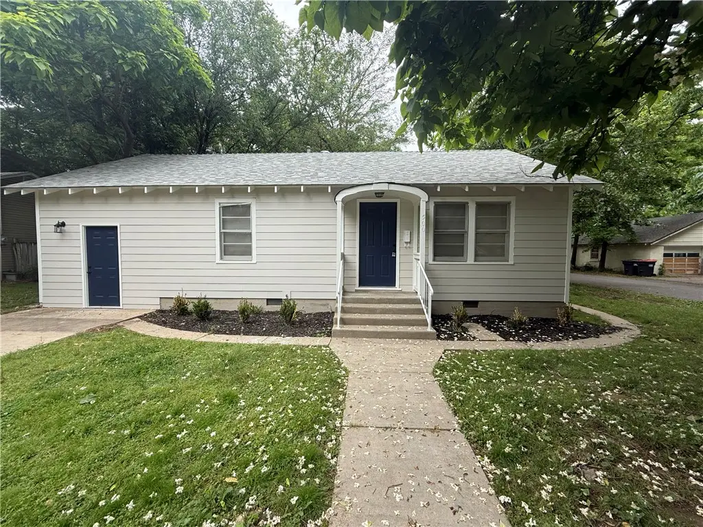 500 W Center Avenue, Springdale, AR 72764 - #1