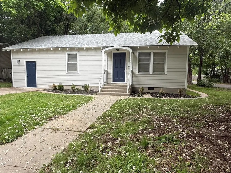 500 W Center Avenue, Springdale, AR 72764 - #2