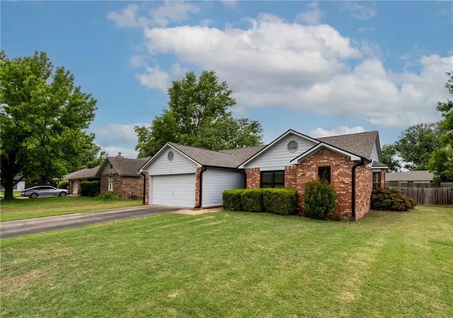 1150 S Lyndale, Siloam Springs, AR 72761 - #2