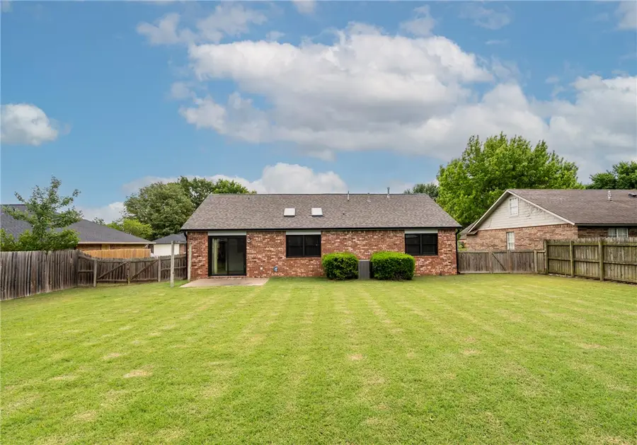 1150 S Lyndale, Siloam Springs, AR 72761 - #3