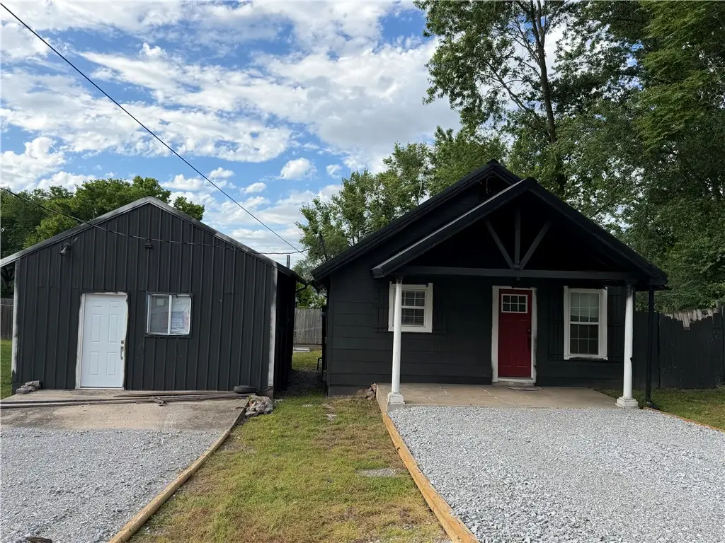 813 E Central Street, Siloam Springs, AR 72761 - #1