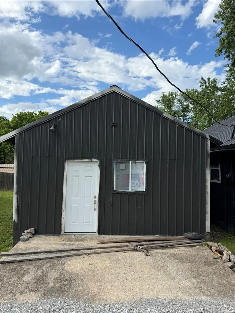 813 E Central Street, Siloam Springs, AR 72761 - #3