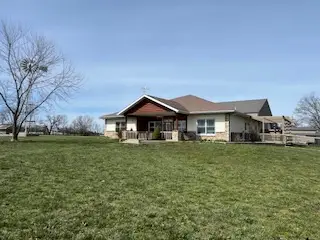 8708 Farm Road 2140, Cassville, MO 65625