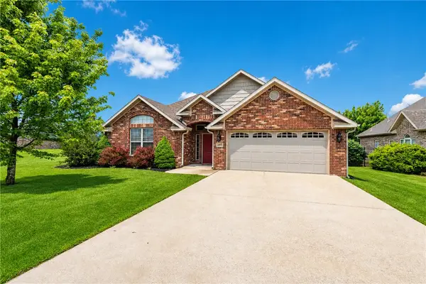 1001 Tarah Knolls Circle, Centerton, AR 72719