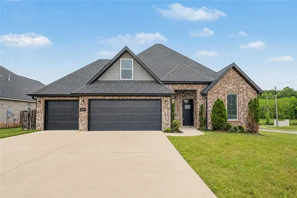 369 Waterfall Lane, Elm Springs, AR 72762