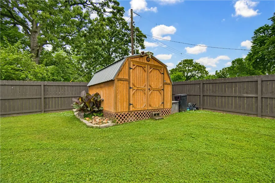 371 S Virginia Avenue, Gentry, AR 72734 - #3