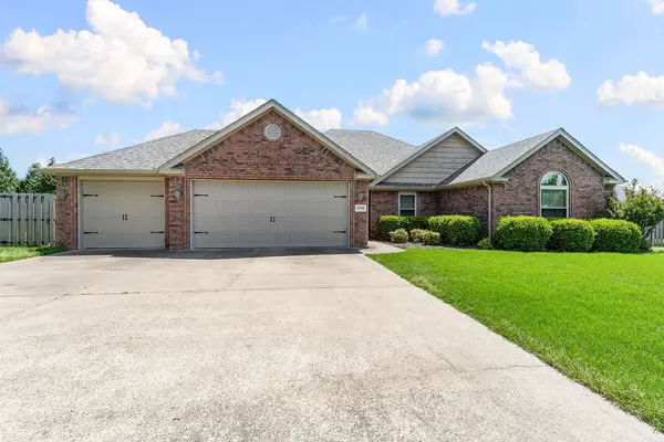 3700 NE Oaktrace Avenue, Bentonville, AR 72712