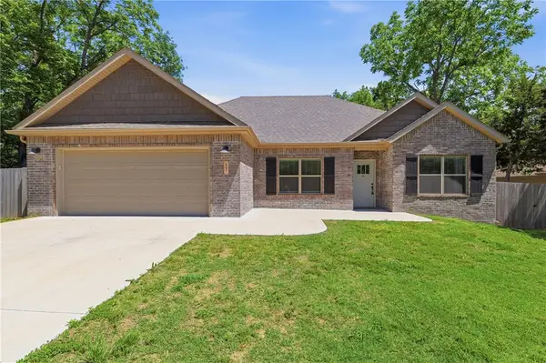 17 Holcombe Lane, Bella Vista, AR 72714