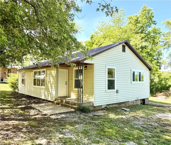 306 S Parrott Drive, Huntsville, AR 72740
