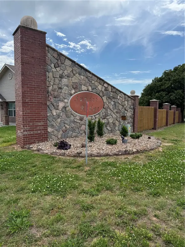 2008 Maple Court, Gentry, AR 72734
