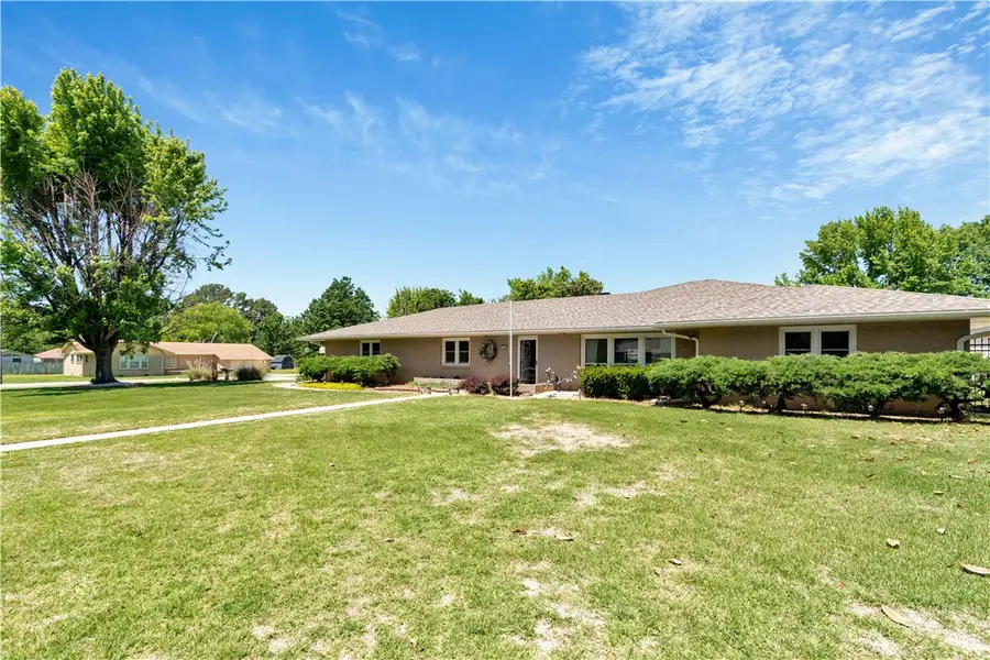 114 W Douglas Street, Prairie Grove, AR 72753 - #3