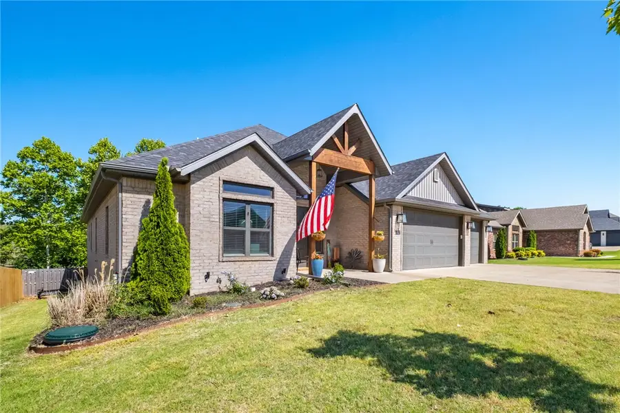 702 E Valley Lane, Elm Springs, AR 72762 - #2