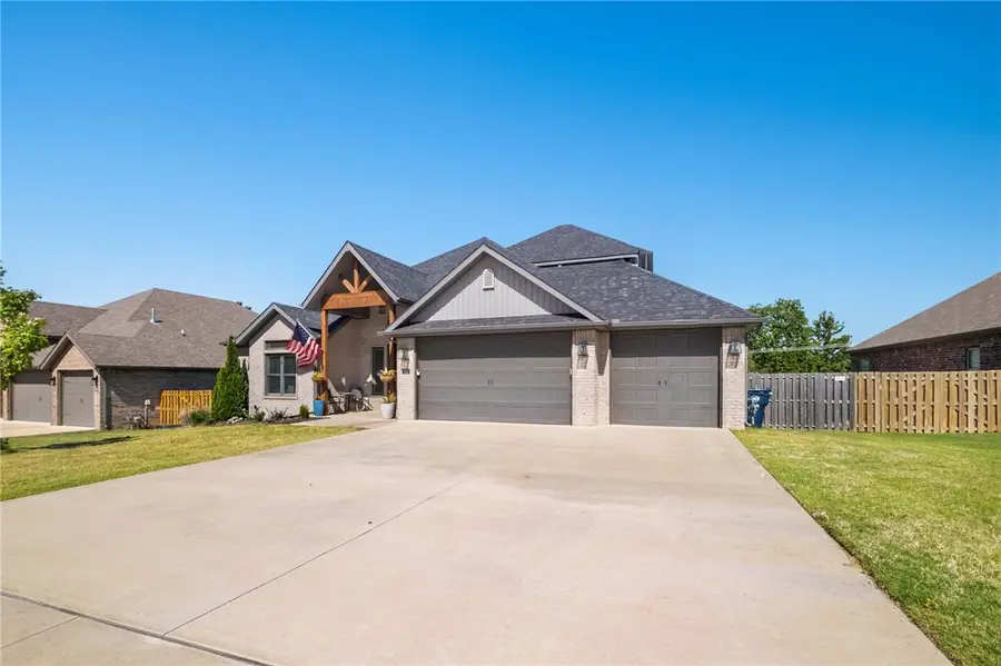 702 E Valley Lane, Elm Springs, AR 72762 - #3