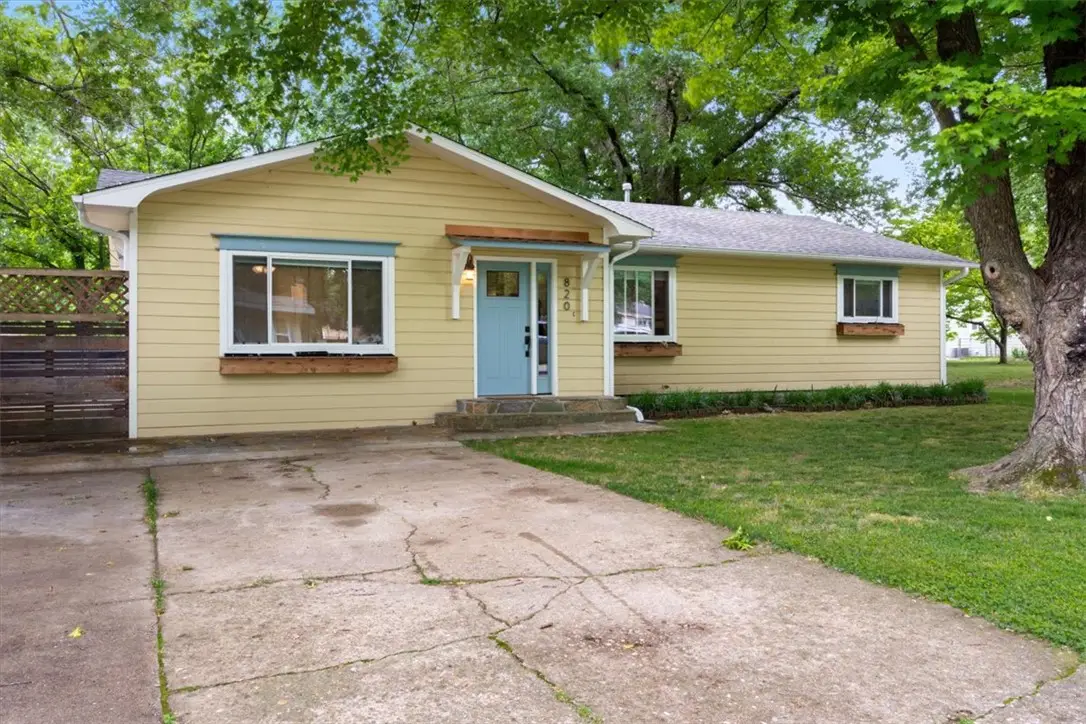 820 W Twin Springs Street, Siloam Springs, AR 72761 - #1