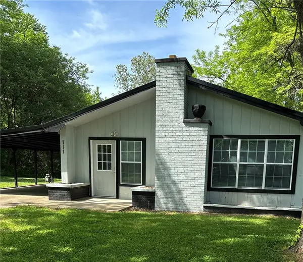 711 E Walnut, Paragould, AR 72450
